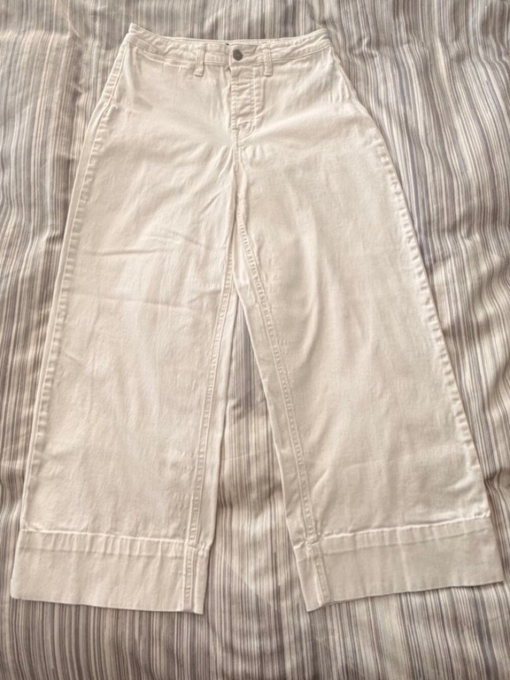 BCBGeneration White Wide Leg Cropped Jeans - Size 28